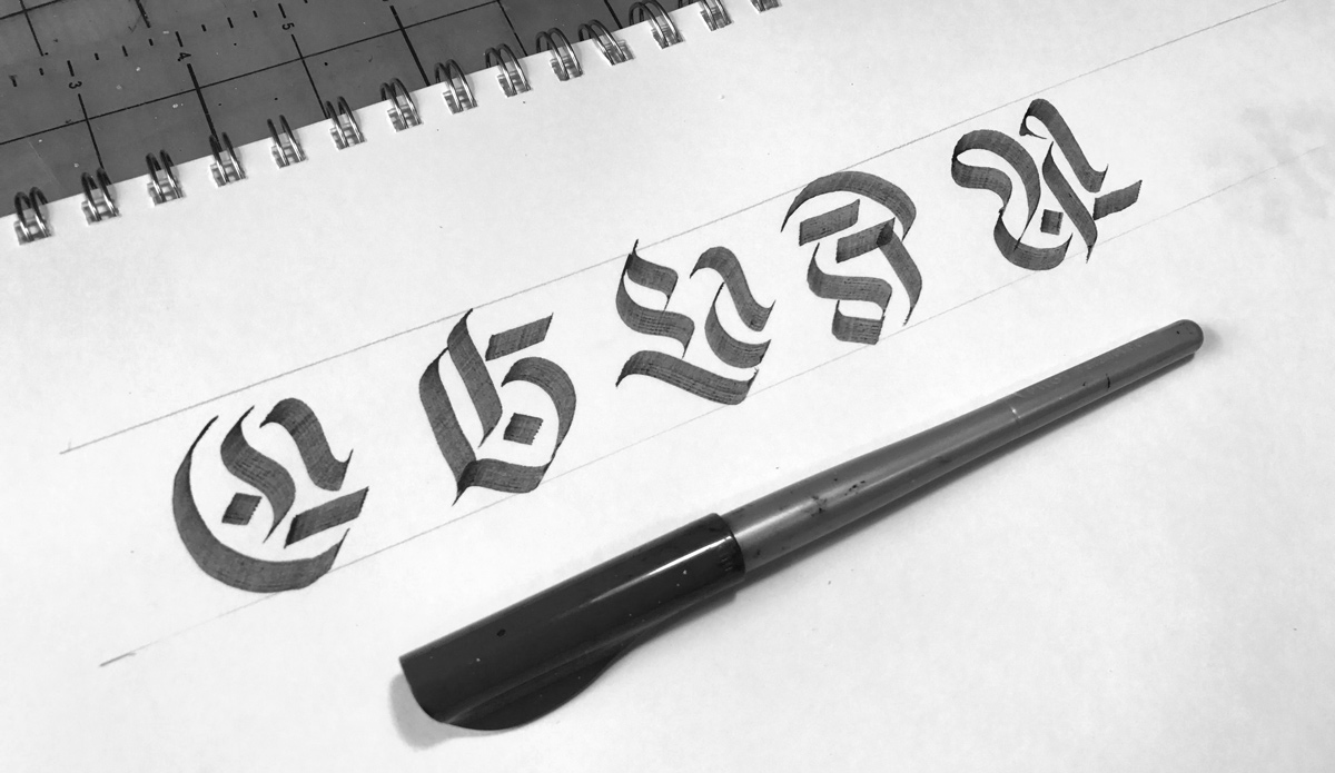 Random combinations of Fraktur calligraphy strokes