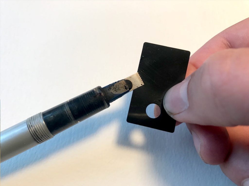 Using the black film to clean the Pilot Parallel nib